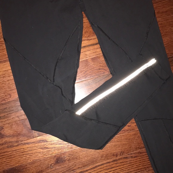 Lululemon leggings w/ ruffle and reflective ankle size 10 - Picture 2 of 5